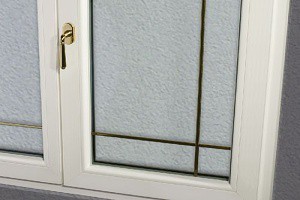 Plastové a dřevěné okna a dveře